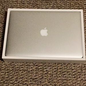 Mid 2015 MacBook Pro 15” i7 2.5GHz Retina 500gb SSD 16gb RAM